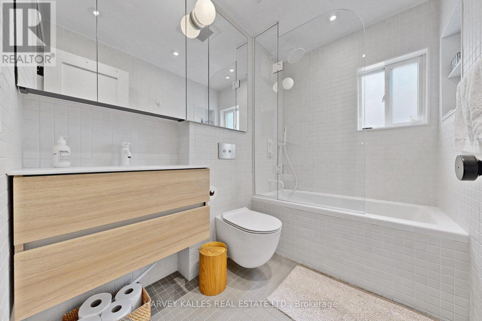 35 Peterborough Avenue, Toronto, Ontario M6H 2K9 - Photo 25 - W12928184