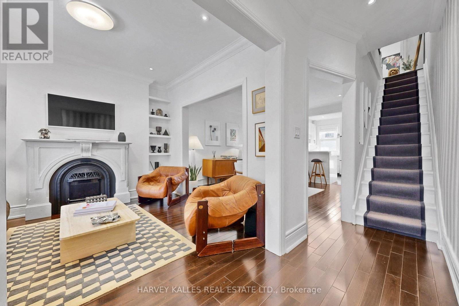 35 Peterborough Avenue, Toronto, Ontario M6H 2K9 - Photo 4 - W12928184