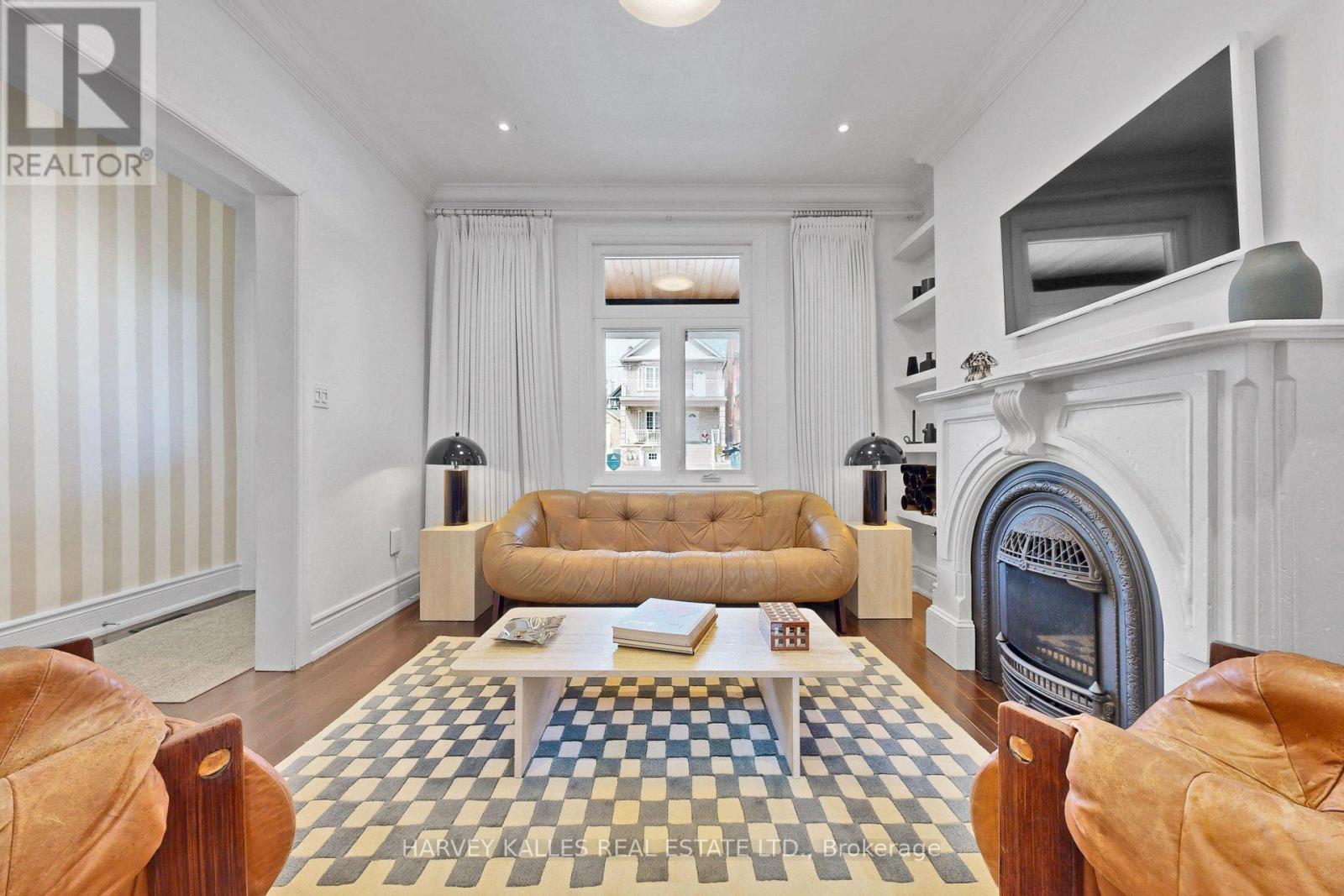 35 Peterborough Avenue, Toronto, Ontario M6H 2K9 - Photo 7 - W12928184