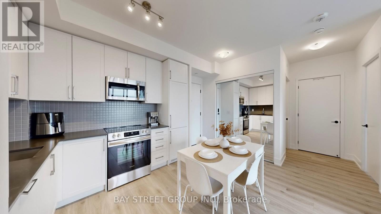 710 - 2450 Old Bronte Road E, Oakville, Ontario  L6M 5P6 - Photo 9 - W12928244