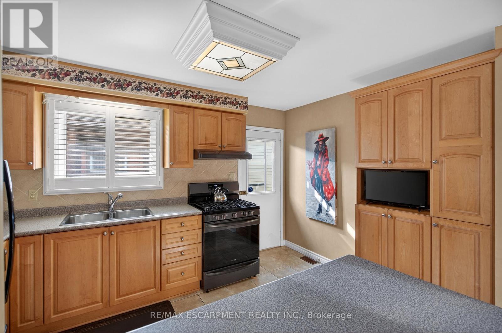 30 Basin Crescent, Hamilton, Ontario  L8T 4W8 - Photo 10 - X12928102