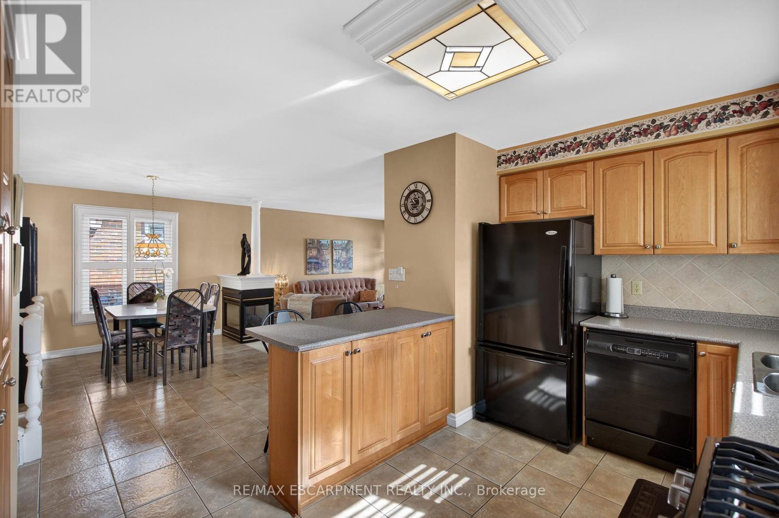 30 Basin Crescent, Hamilton, Ontario  L8T 4W8 - Photo 11 - X12928102