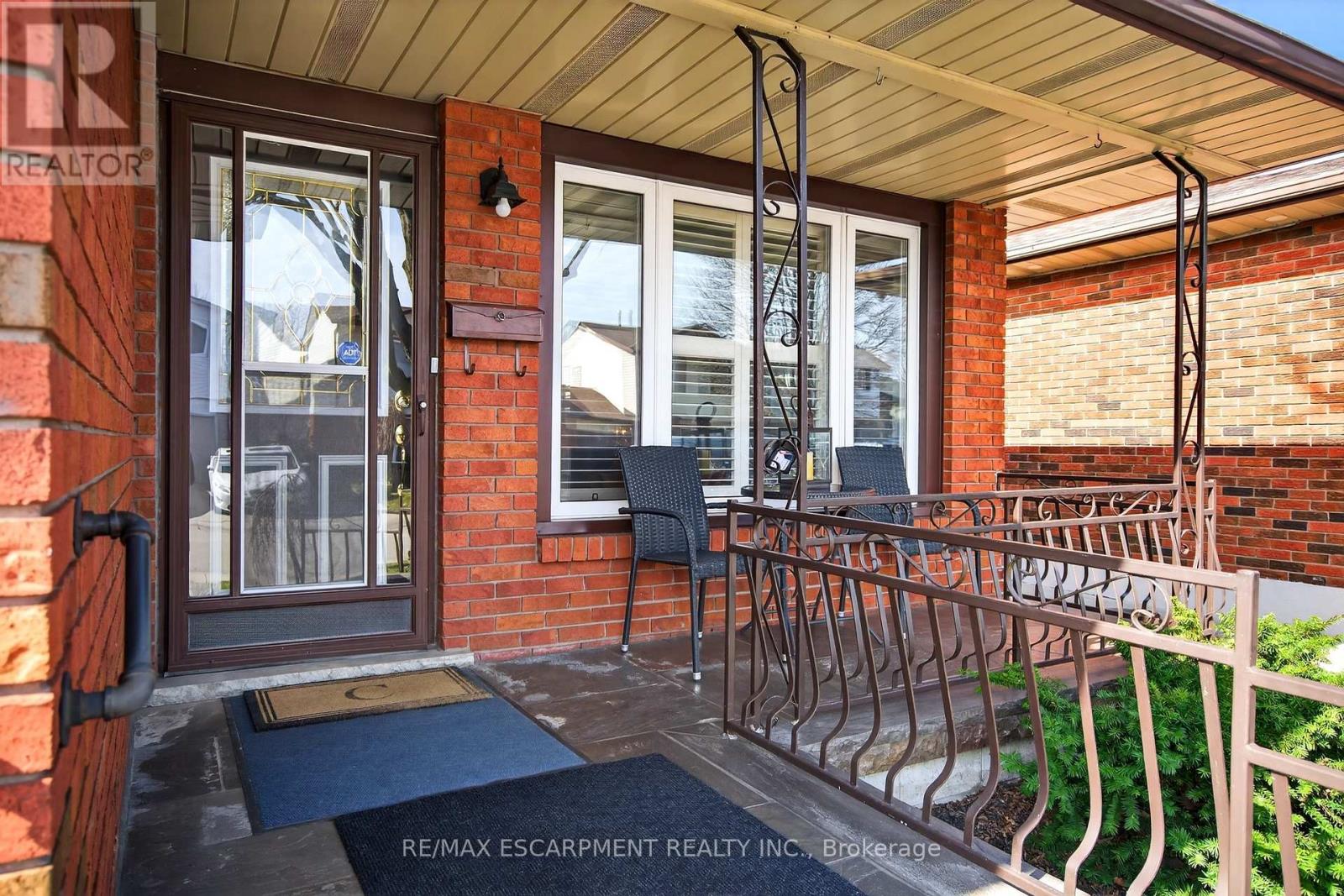 30 Basin Crescent, Hamilton, Ontario  L8T 4W8 - Photo 3 - X12928102