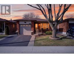 30 BASIN CRESCENT, Hamilton, Ontario