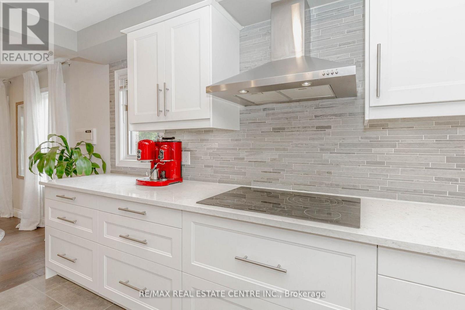 33 Strathroy Crescent, Hamilton, Ontario  L8B 0K9 - Photo 13 - X12928120