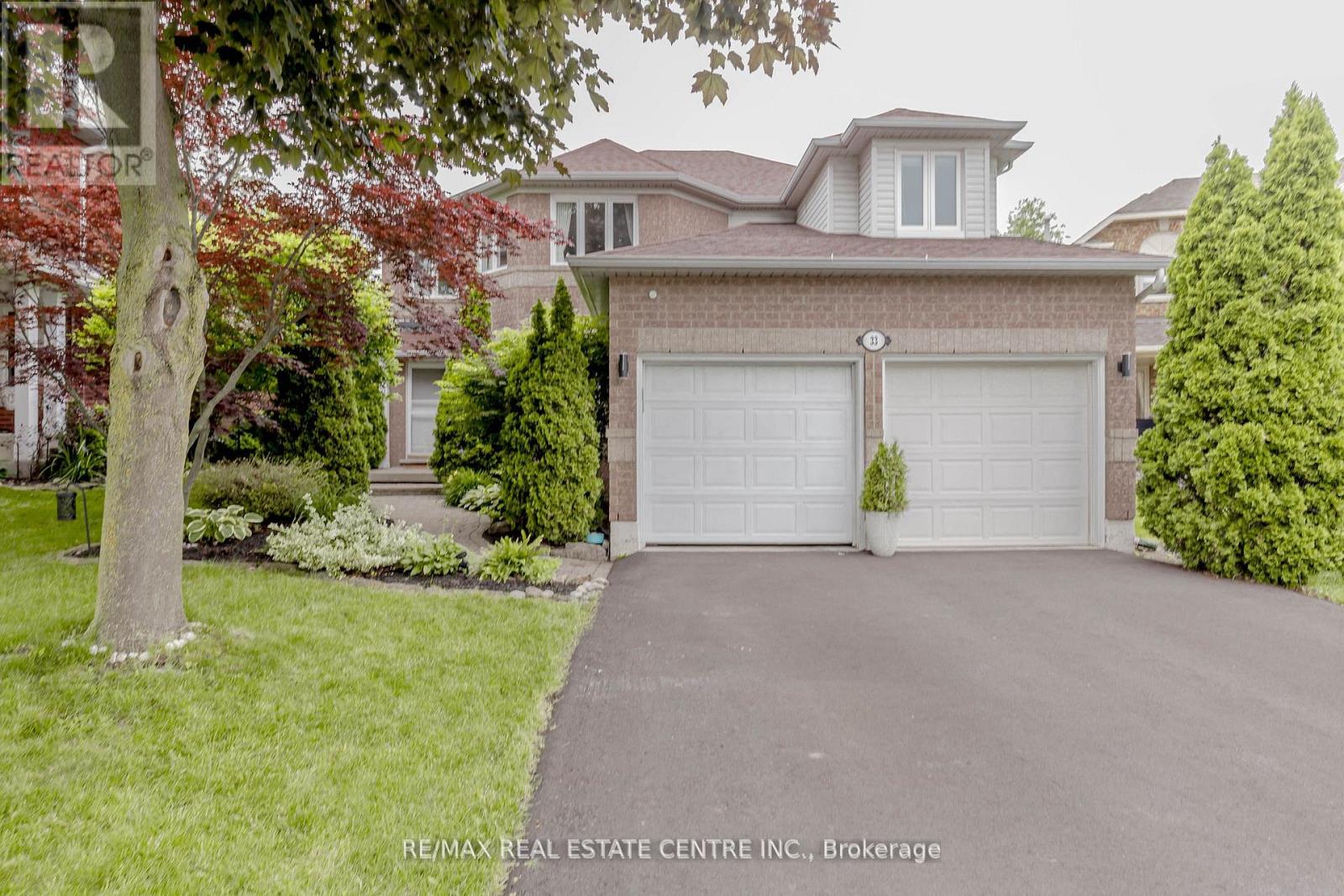 33 Strathroy Crescent, Hamilton, Ontario  L8B 0K9 - Photo 3 - X12928120