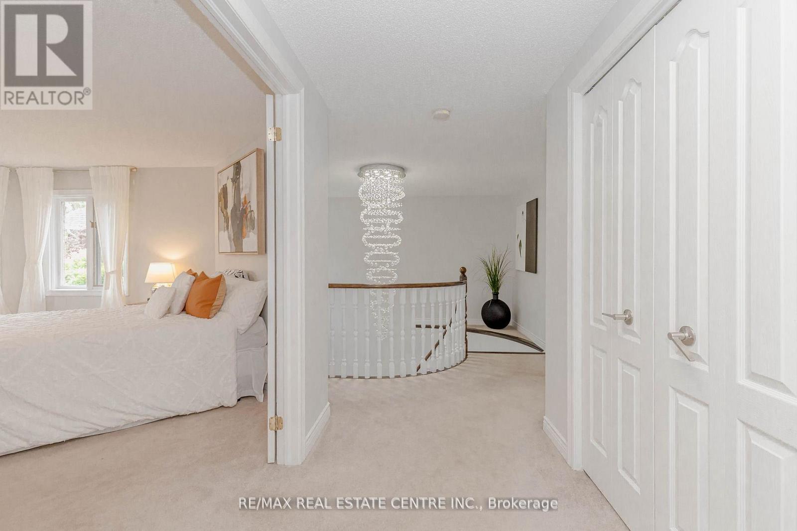 33 Strathroy Crescent, Hamilton, Ontario  L8B 0K9 - Photo 35 - X12928120