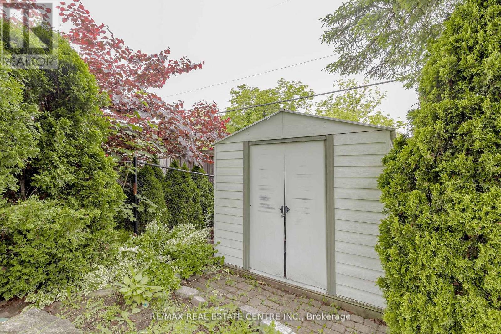 33 Strathroy Crescent, Hamilton, Ontario  L8B 0K9 - Photo 49 - X12928120