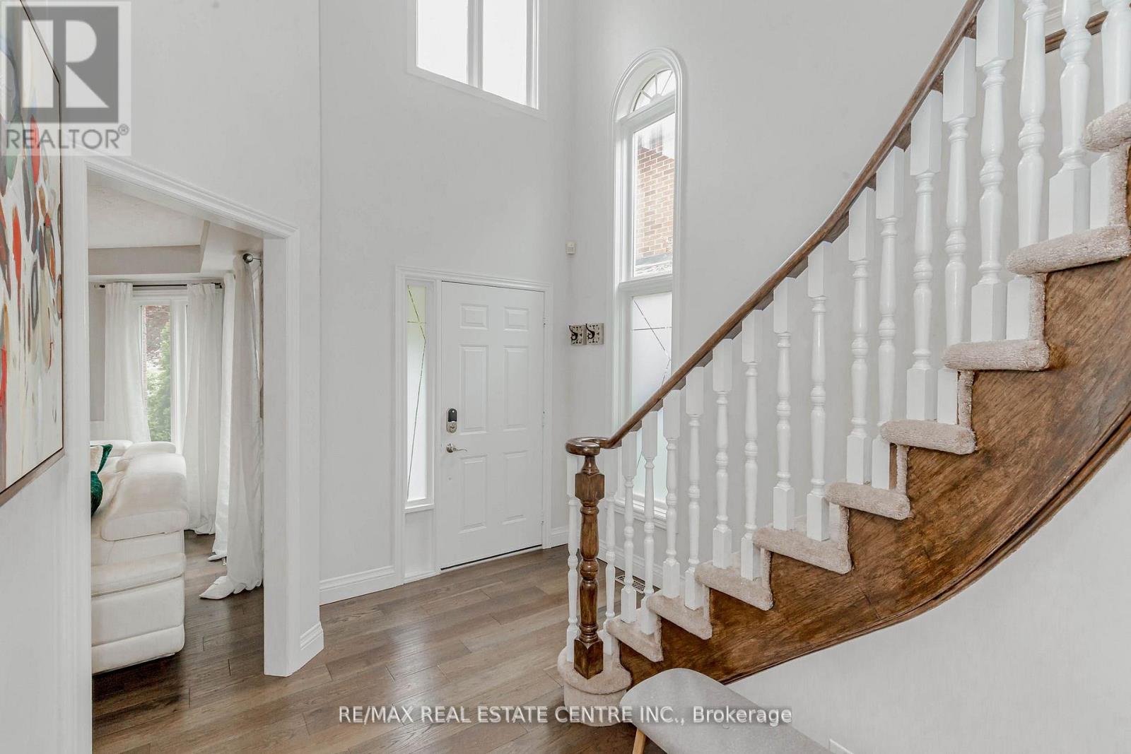 33 Strathroy Crescent, Hamilton, Ontario  L8B 0K9 - Photo 6 - X12928120