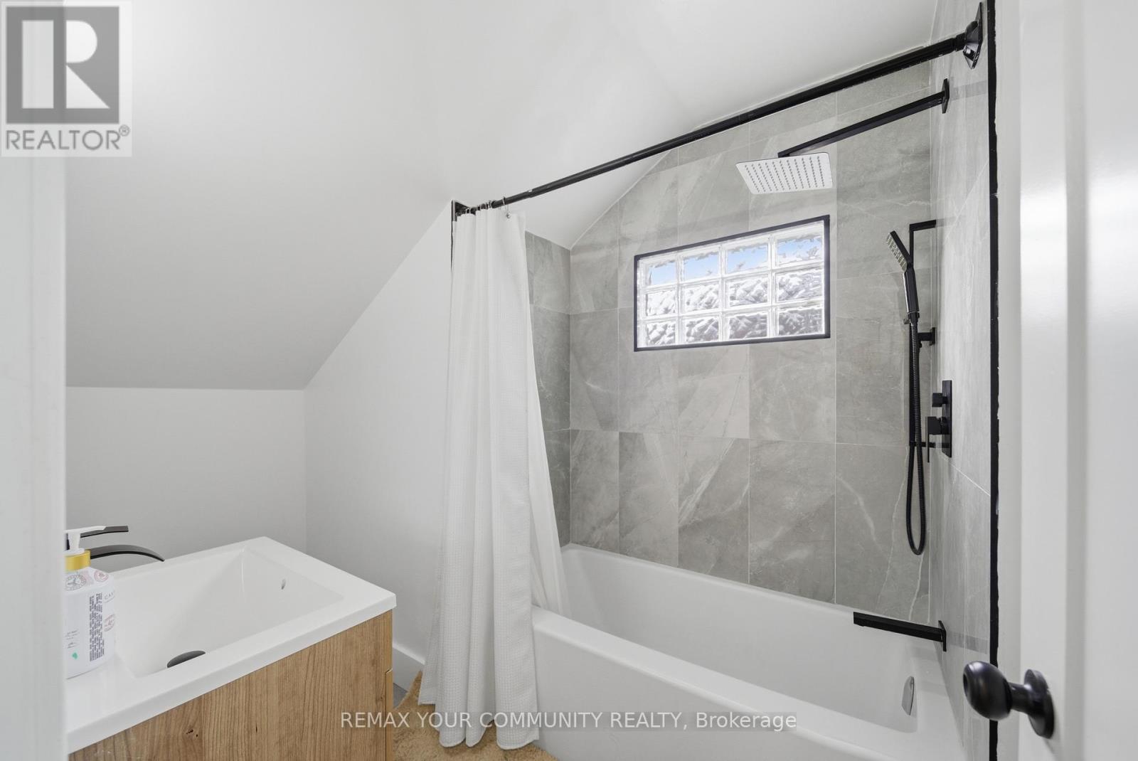 16 Marquis Street, St. Catharines, Ontario  L2R 4Y6 - Photo 10 - X12928204