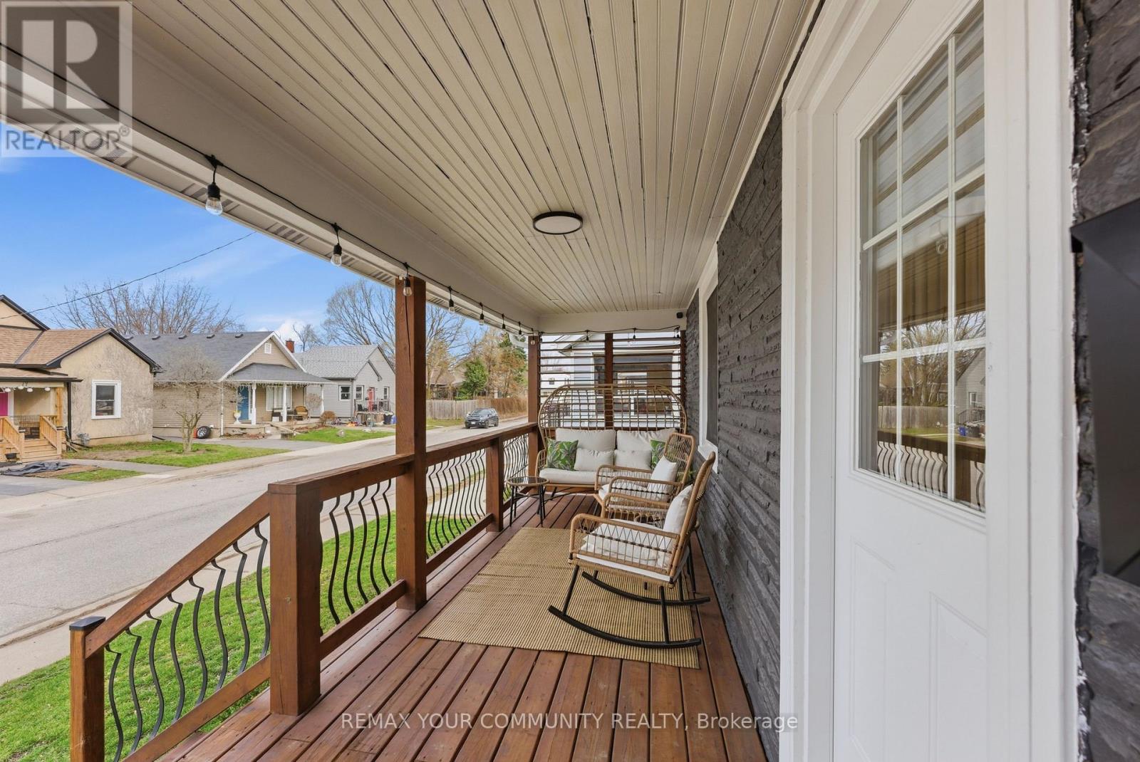 16 Marquis Street, St. Catharines, Ontario  L2R 4Y6 - Photo 4 - X12928204