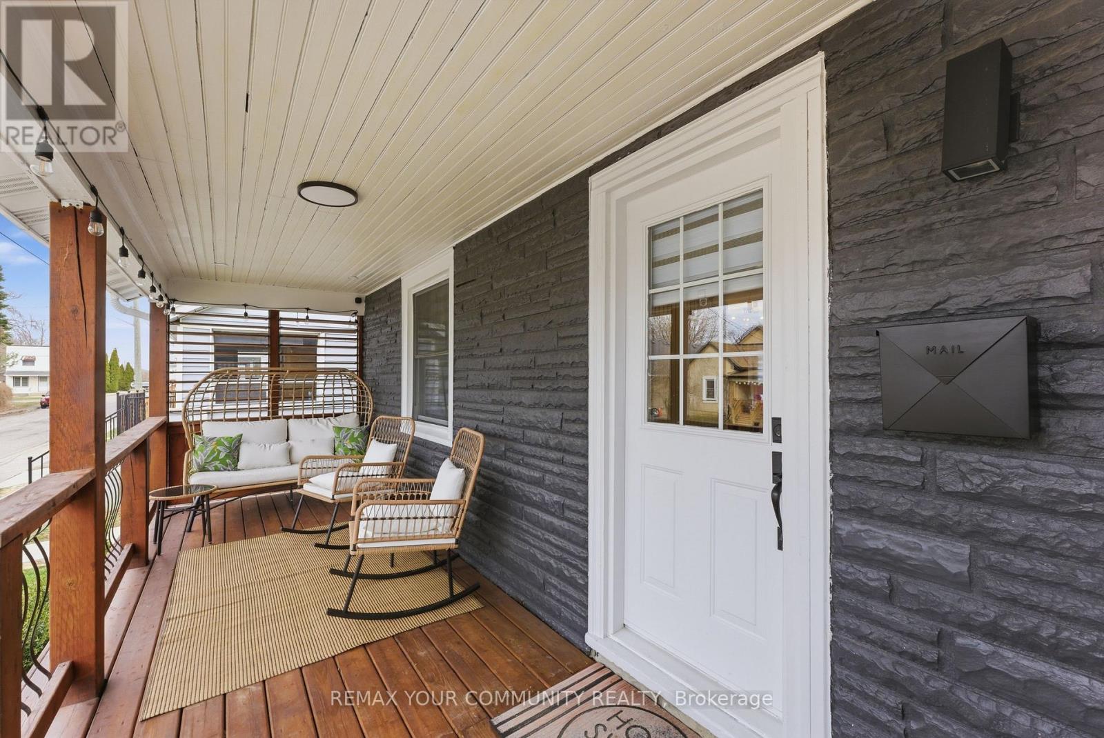 16 Marquis Street, St. Catharines, Ontario  L2R 4Y6 - Photo 5 - X12928204