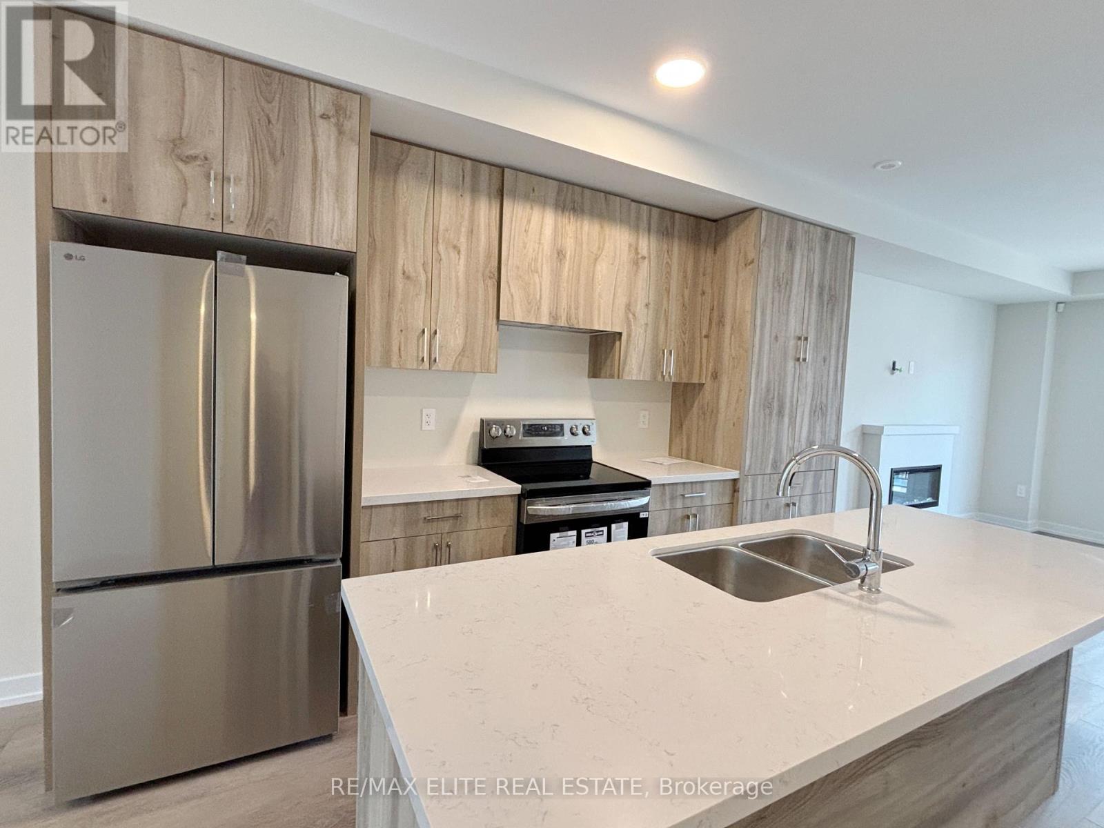 16 Lewis Craigie Lane, Richmond Hill, Ontario  L4B 0J5 - Photo 3 - N12912026