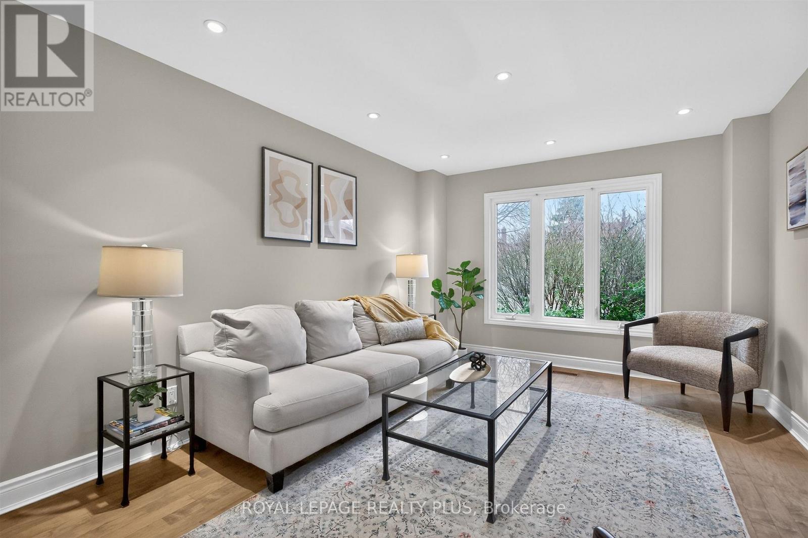 314 Leacock Avenue, Oakville, Ontario  L6H 5J1 - Photo 6 - W12906456