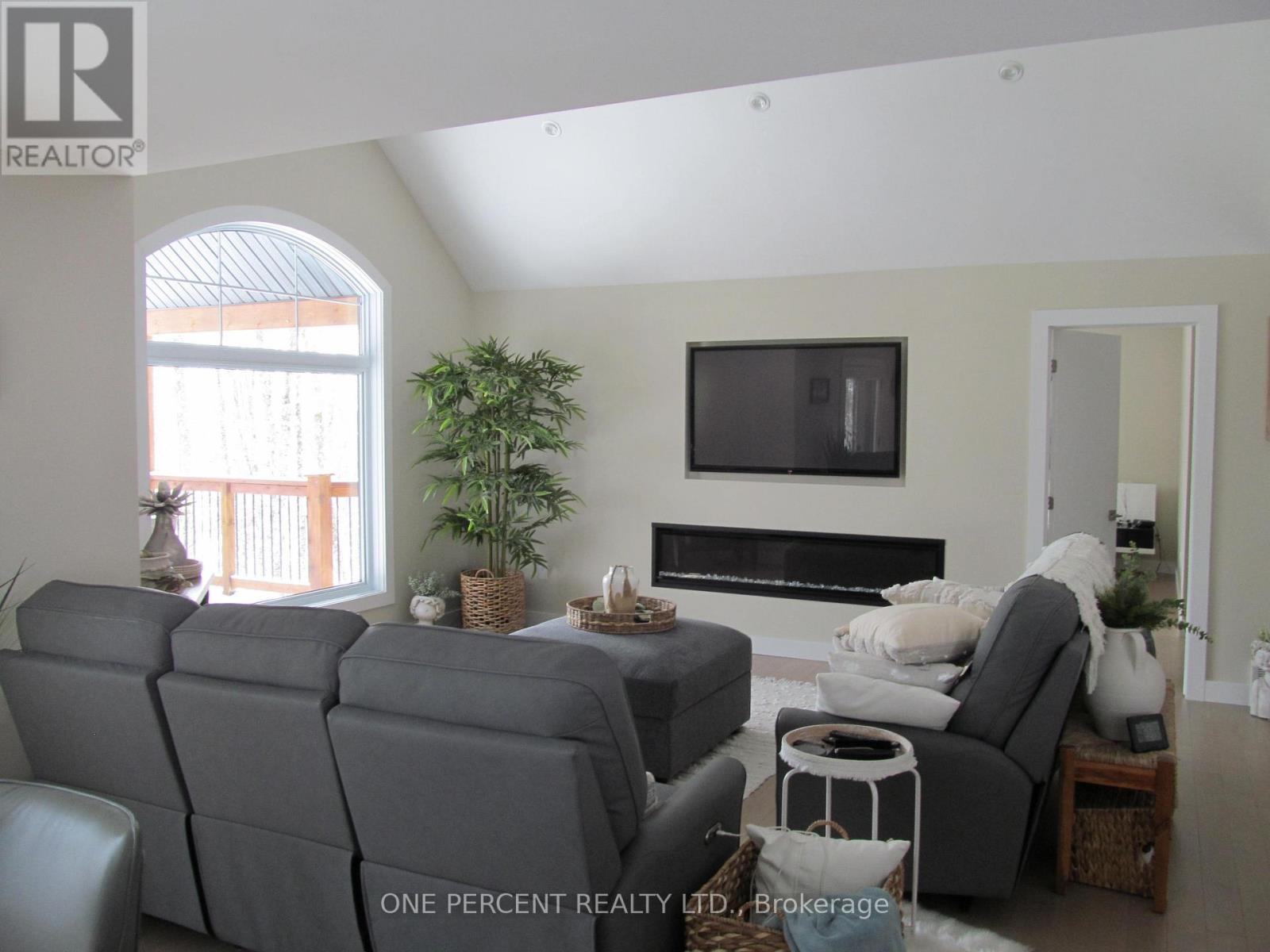 1333 Walker Lake Drive, Lake Of Bays (Sinclair), Ontario  P1H 2J6 - Photo 13 - X12917494