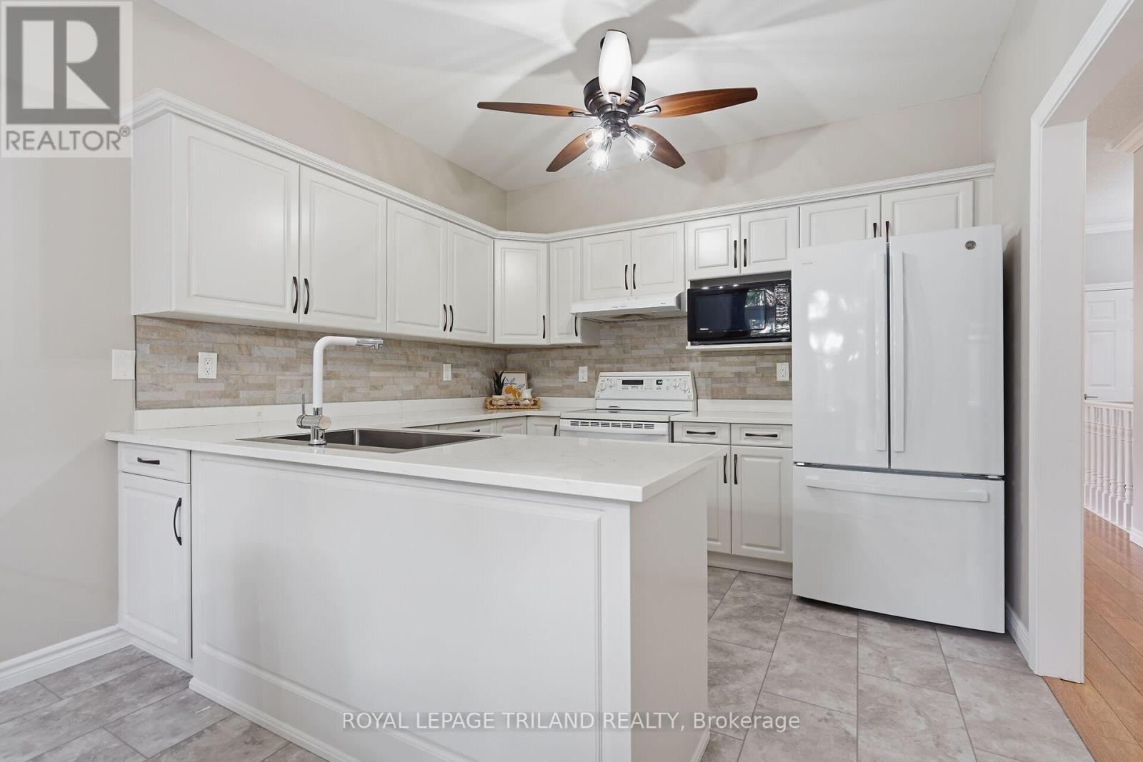 1 - 6 Cadeau Terrace, London South, Ontario  N6K 4W6 - Photo 12 - X12928260