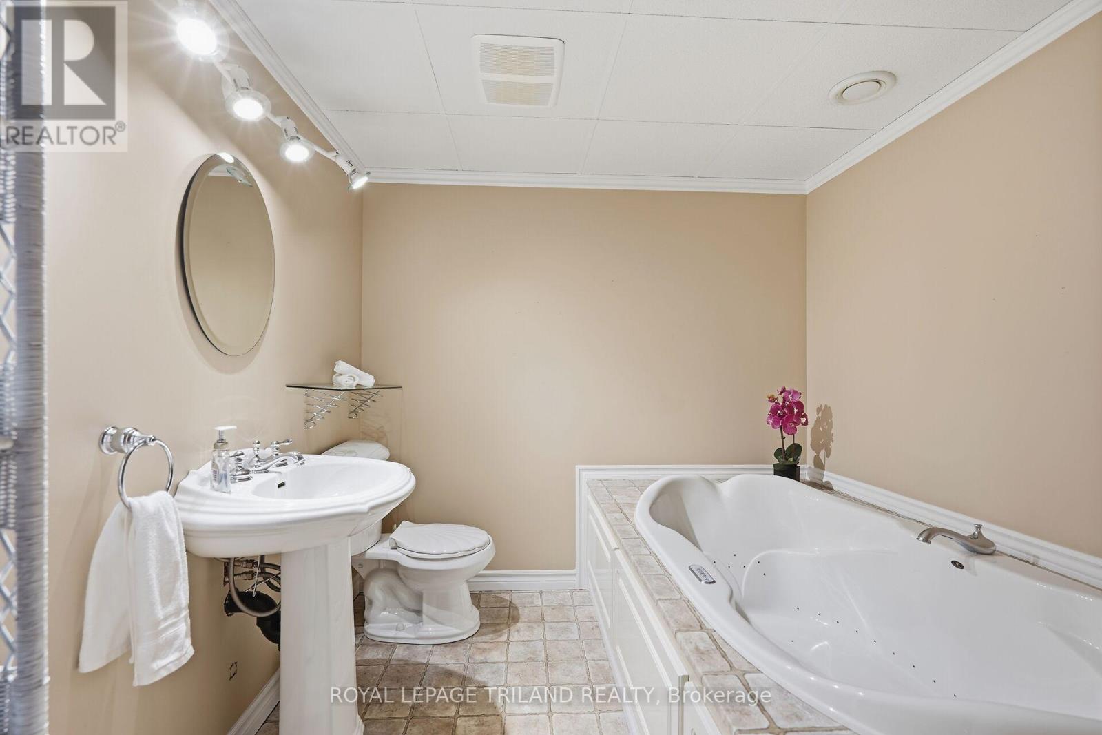 1 - 6 Cadeau Terrace, London South, Ontario  N6K 4W6 - Photo 37 - X12928260