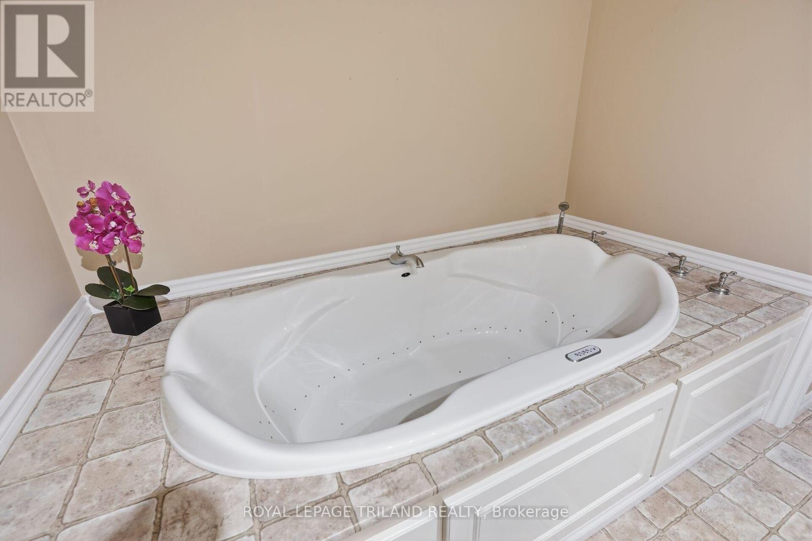 1 - 6 Cadeau Terrace, London South, Ontario  N6K 4W6 - Photo 38 - X12928260