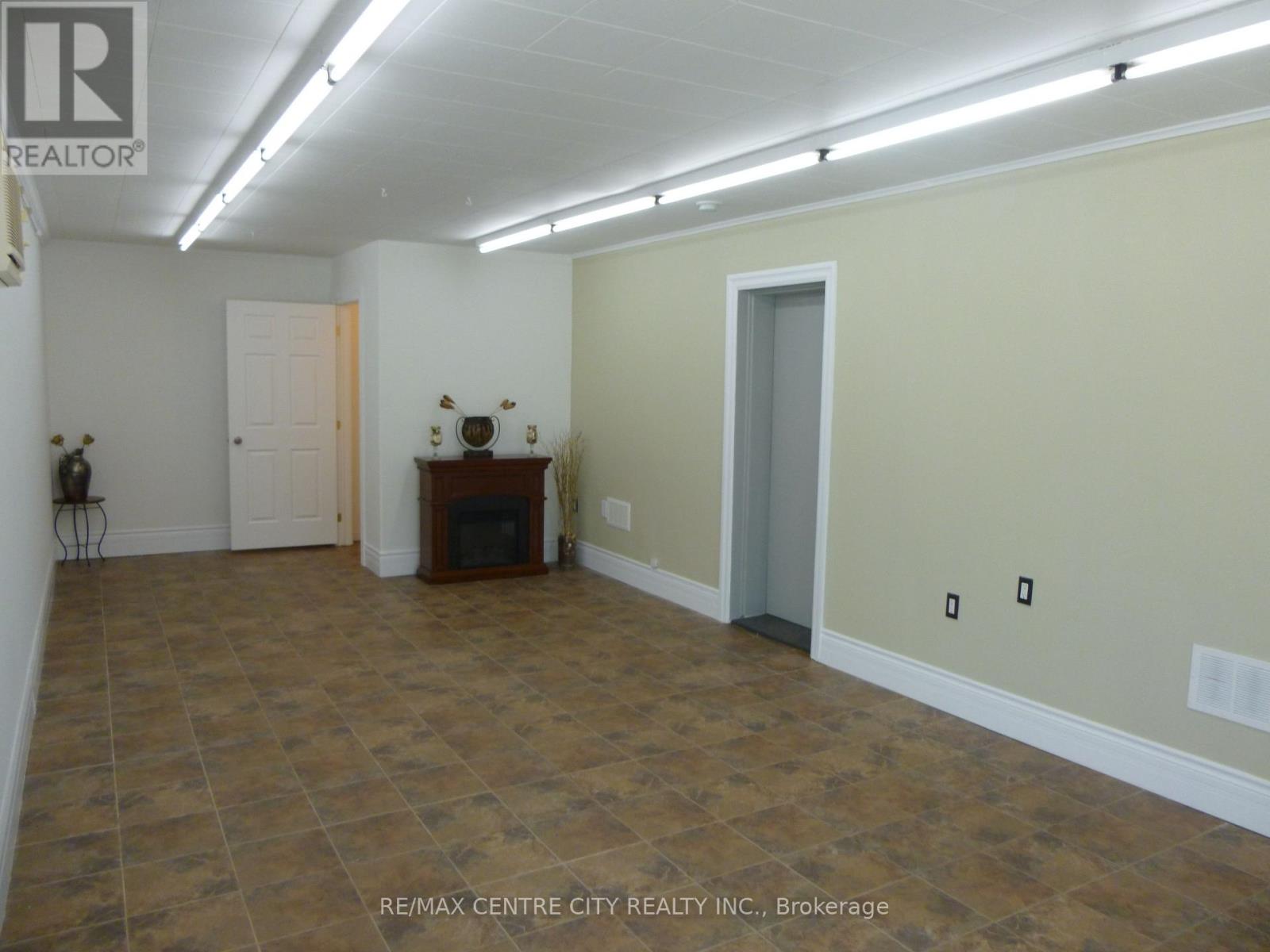 2349 Main Street, London South, Ontario  N6P 1A7 - Photo 6 - X12928272