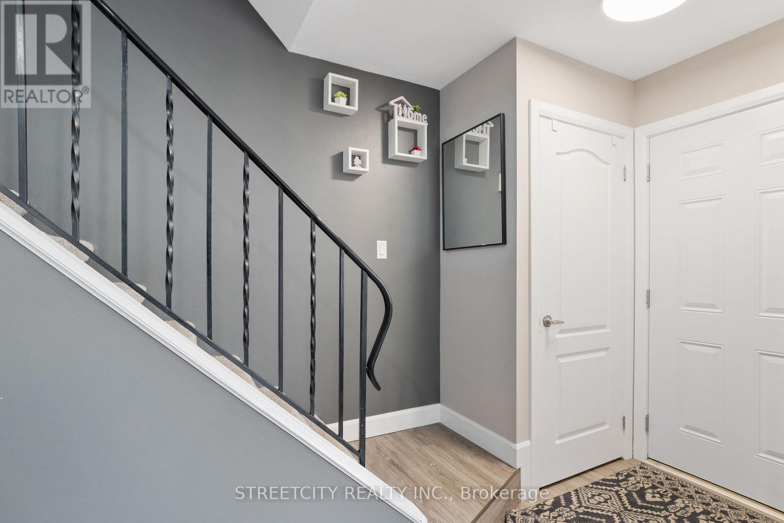 190 Spence Drive, Strathroy-Caradoc, Ontario  N7G 3T5 - Photo 4 - X12928480