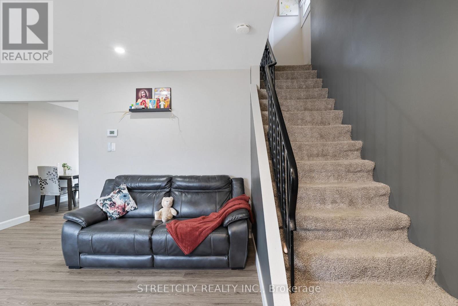 190 Spence Drive, Strathroy-Caradoc, Ontario  N7G 3T5 - Photo 5 - X12928480