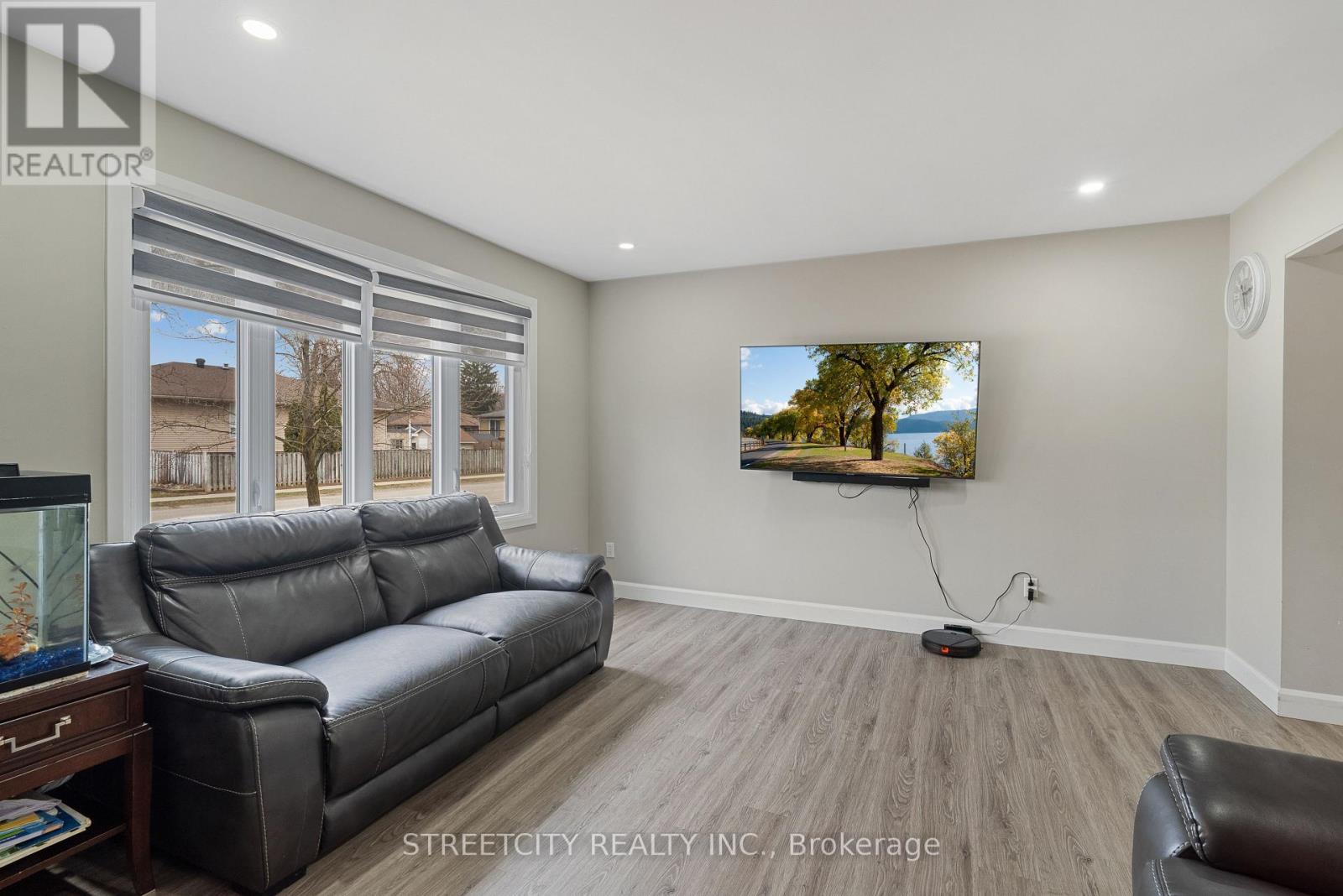 190 Spence Drive, Strathroy-Caradoc, Ontario  N7G 3T5 - Photo 6 - X12928480