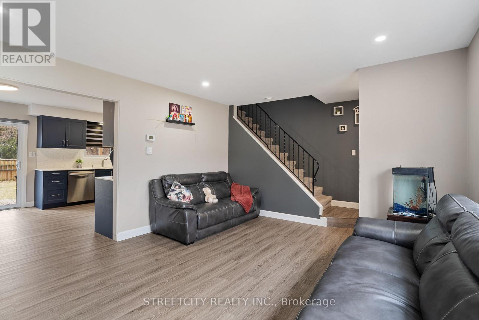 190 Spence Drive, Strathroy-Caradoc, Ontario  N7G 3T5 - Photo 8 - X12928480