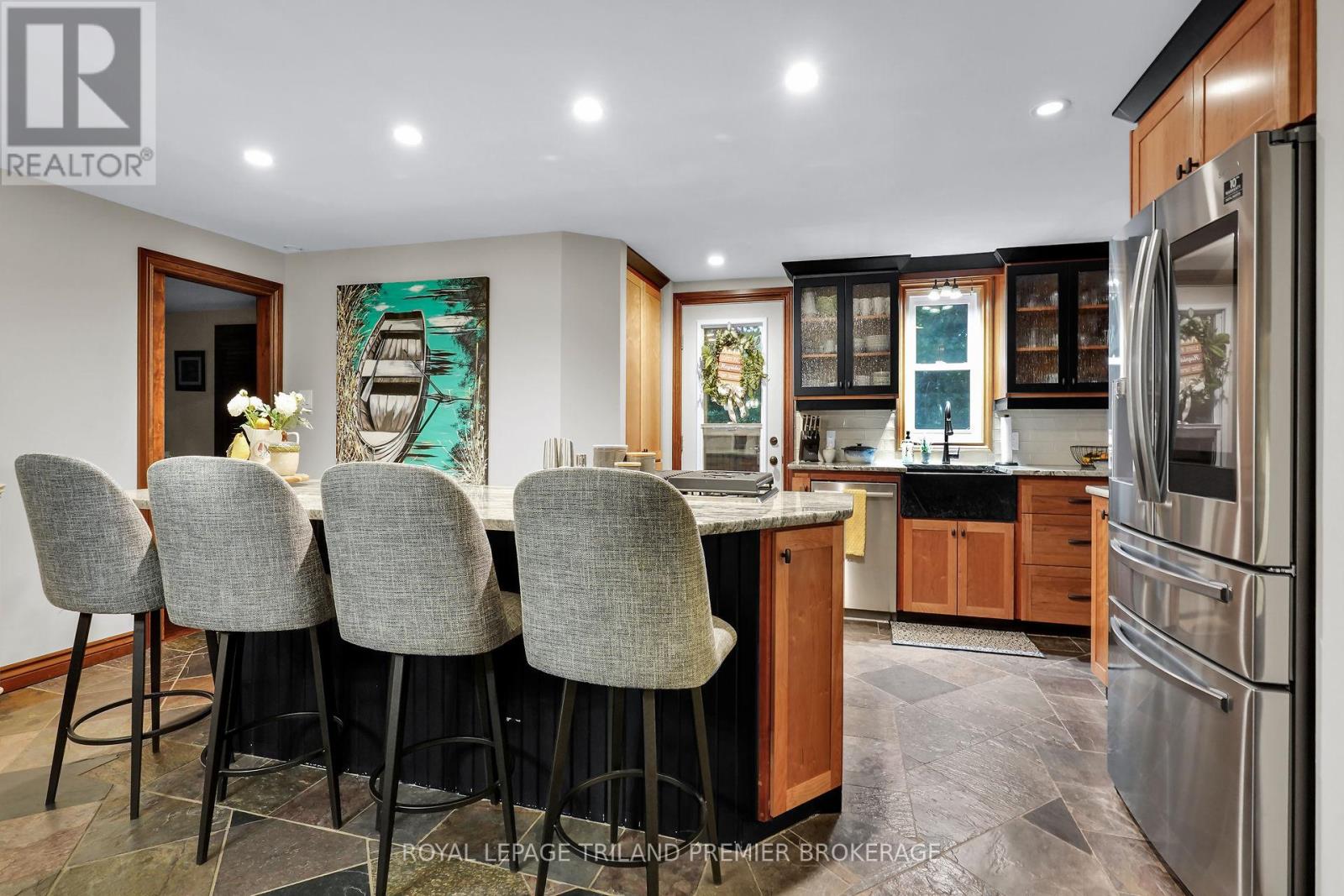 9941 Nipigon Street, Lambton Shores, Ontario  N0M 2L0 - Photo 10 - X12928562