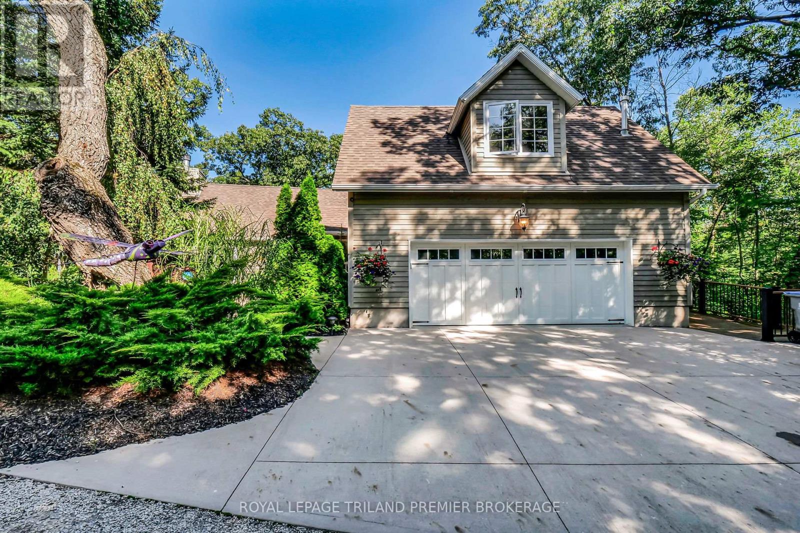 9941 Nipigon Street, Lambton Shores, Ontario  N0M 2L0 - Photo 3 - X12928562