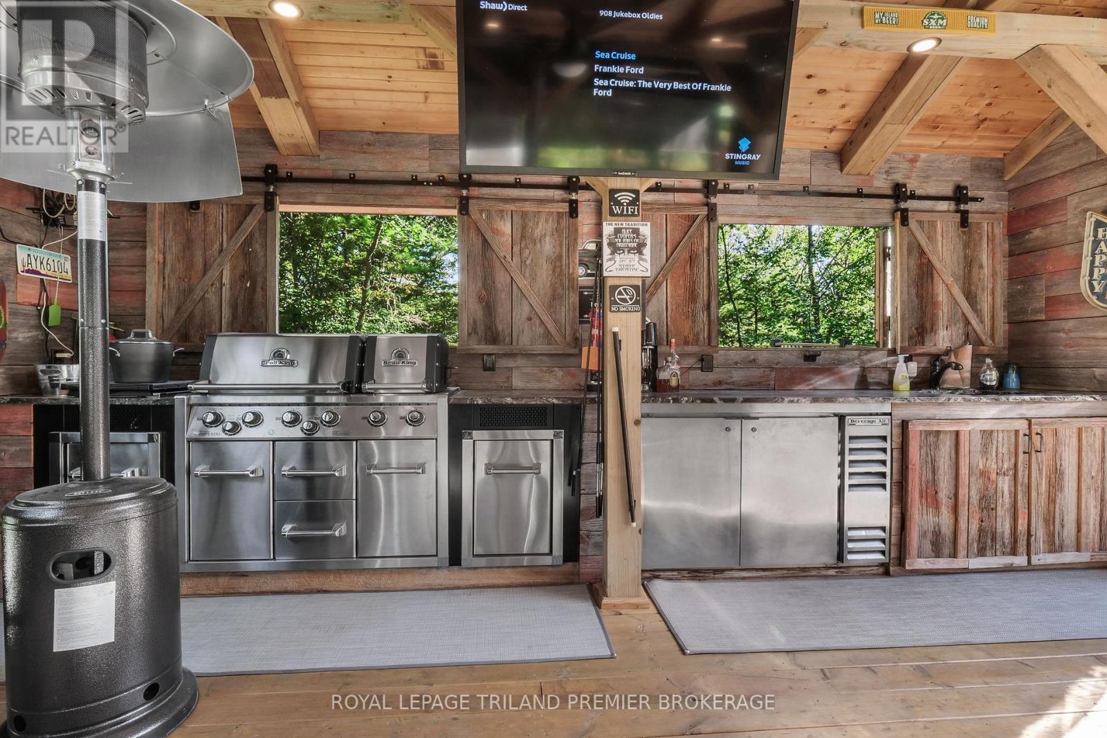 9941 Nipigon Street, Lambton Shores, Ontario  N0M 2L0 - Photo 32 - X12928562