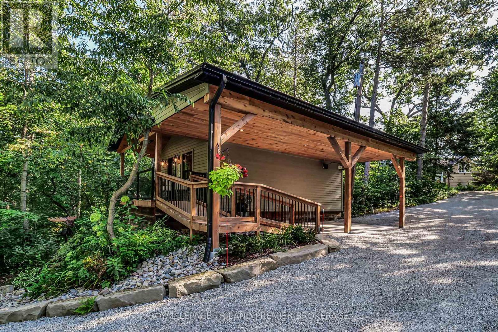 9941 Nipigon Street, Lambton Shores, Ontario  N0M 2L0 - Photo 38 - X12928562