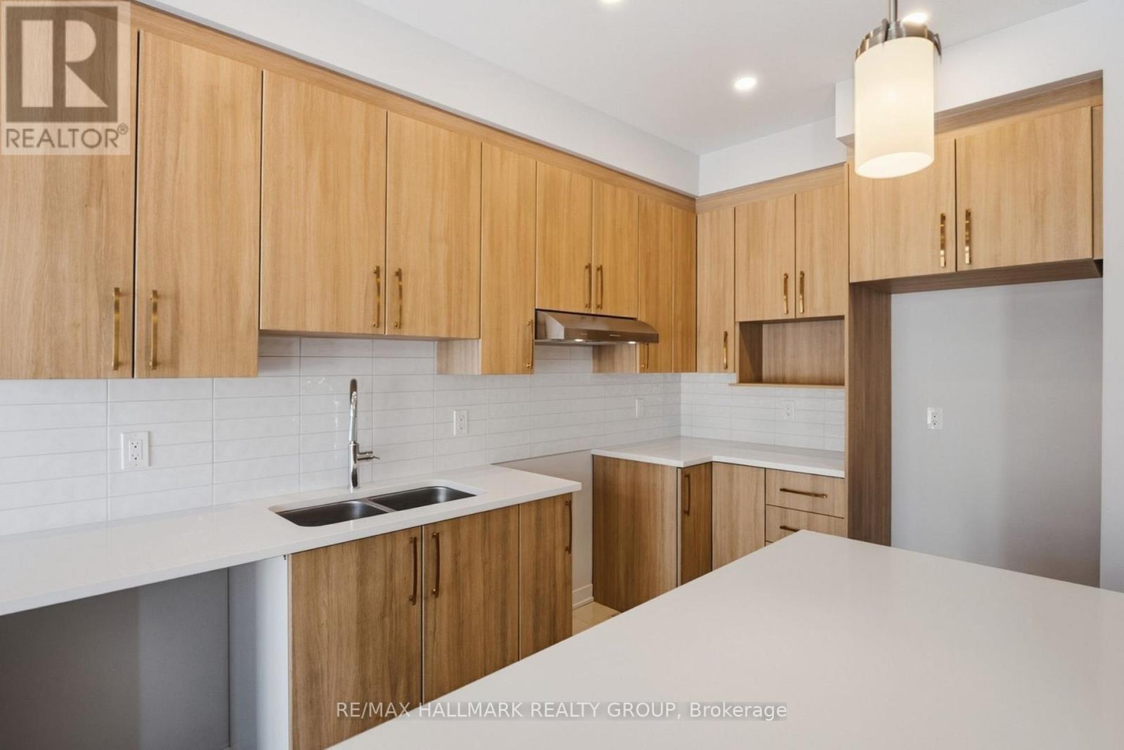 1924 Hawker Private, Ottawa, Ontario  K0A 1L0 - Photo 4 - X12928436