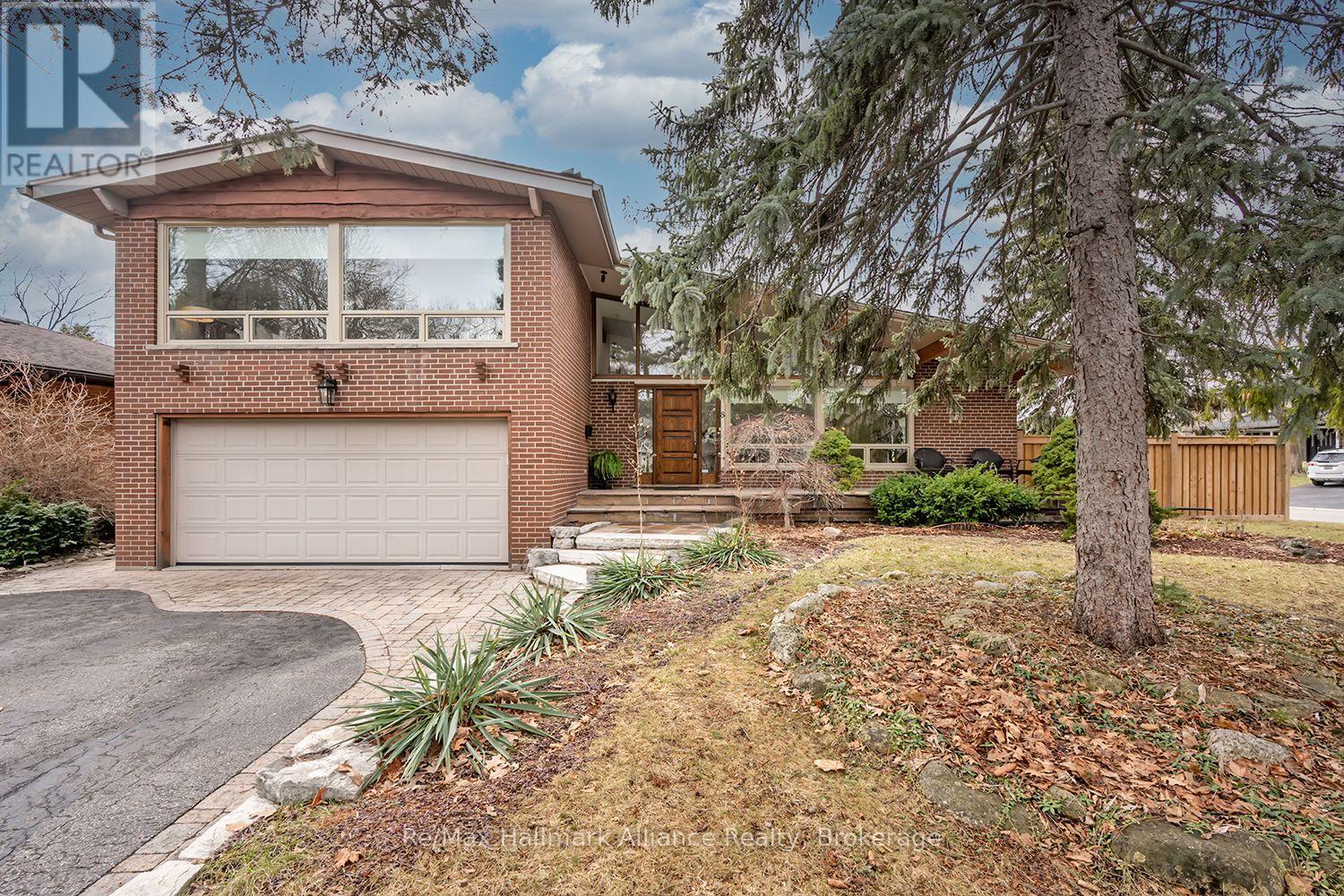 8 SILVERTHORNE BUSH DRIVE, Toronto, Ontario