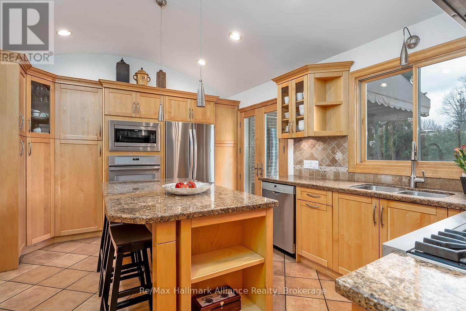 8 Silverthorne Bush Drive, Toronto, Ontario  M9C 2X5 - Photo 14 - W12928376