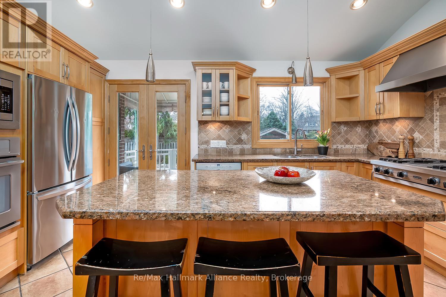 8 Silverthorne Bush Drive, Toronto, Ontario  M9C 2X5 - Photo 16 - W12928376