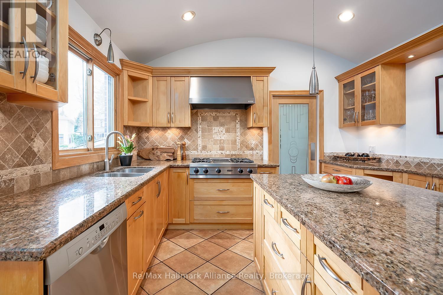 8 Silverthorne Bush Drive, Toronto, Ontario  M9C 2X5 - Photo 17 - W12928376