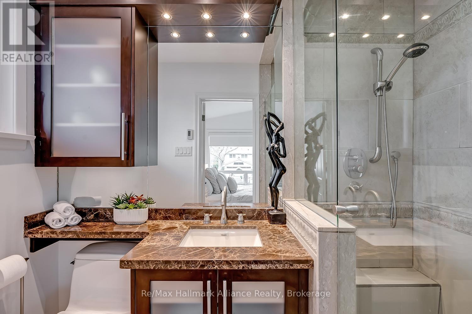 8 Silverthorne Bush Drive, Toronto, Ontario  M9C 2X5 - Photo 21 - W12928376