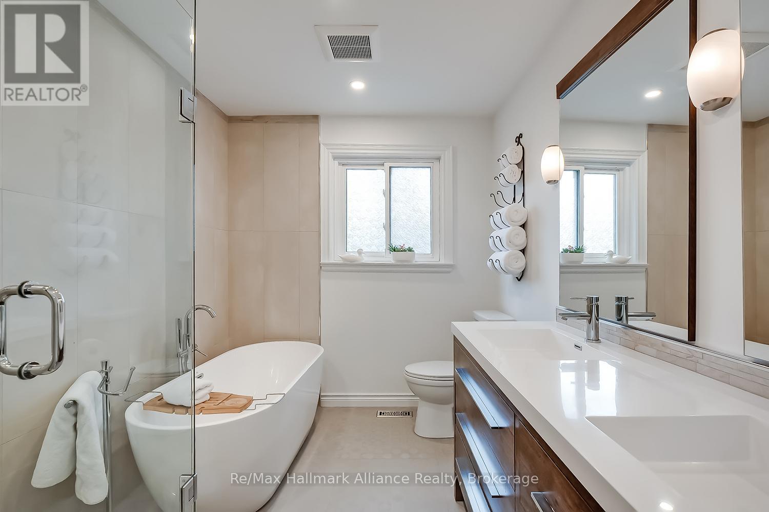 8 Silverthorne Bush Drive, Toronto, Ontario  M9C 2X5 - Photo 24 - W12928376