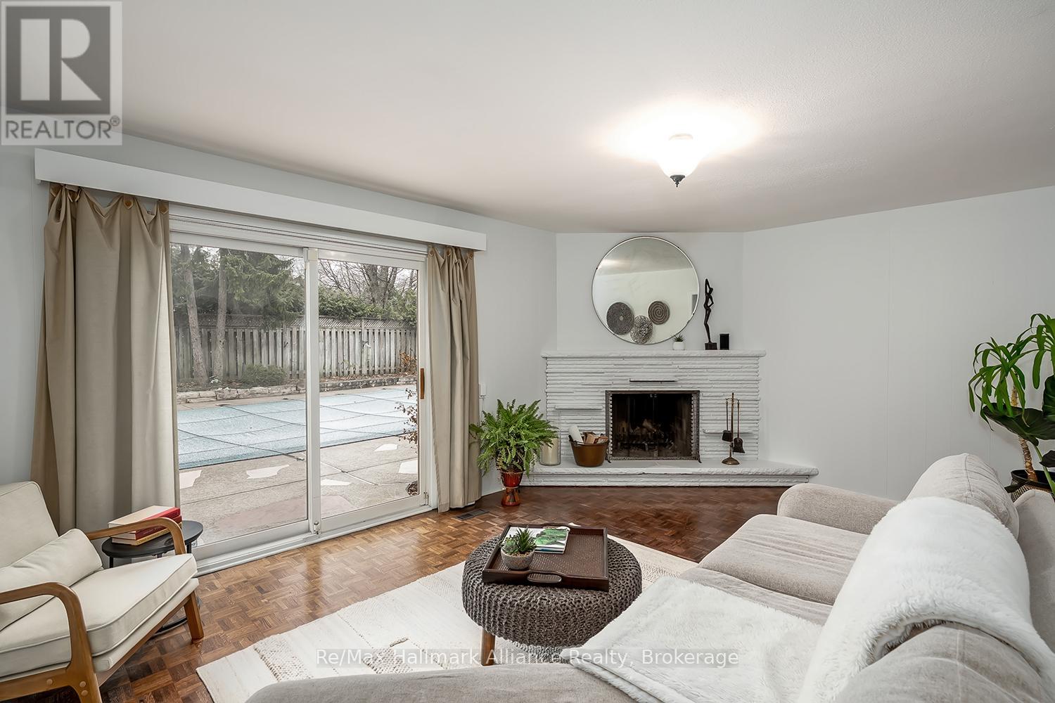 8 Silverthorne Bush Drive, Toronto, Ontario  M9C 2X5 - Photo 28 - W12928376