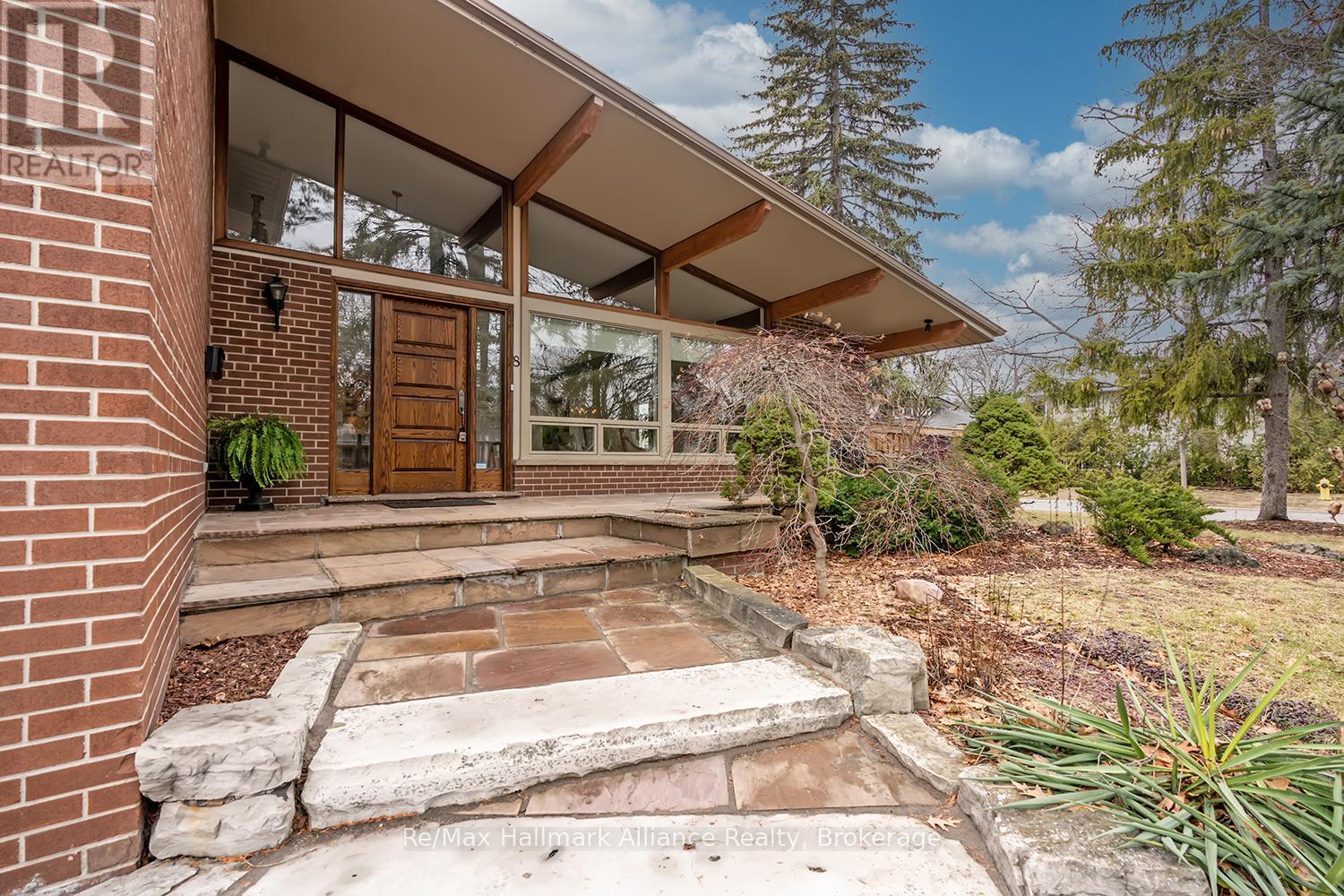 8 Silverthorne Bush Drive, Toronto, Ontario  M9C 2X5 - Photo 3 - W12928376