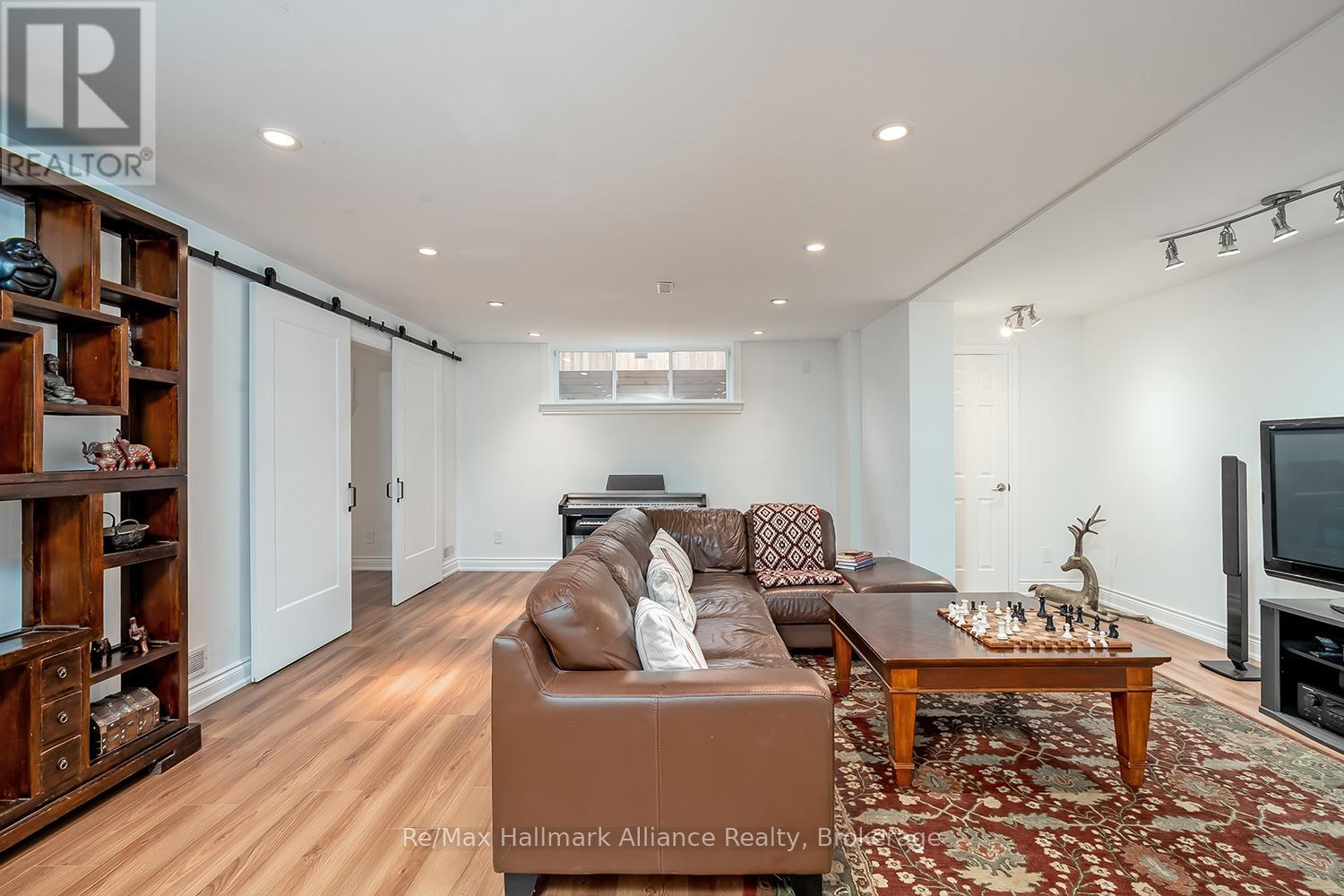 8 Silverthorne Bush Drive, Toronto, Ontario  M9C 2X5 - Photo 32 - W12928376