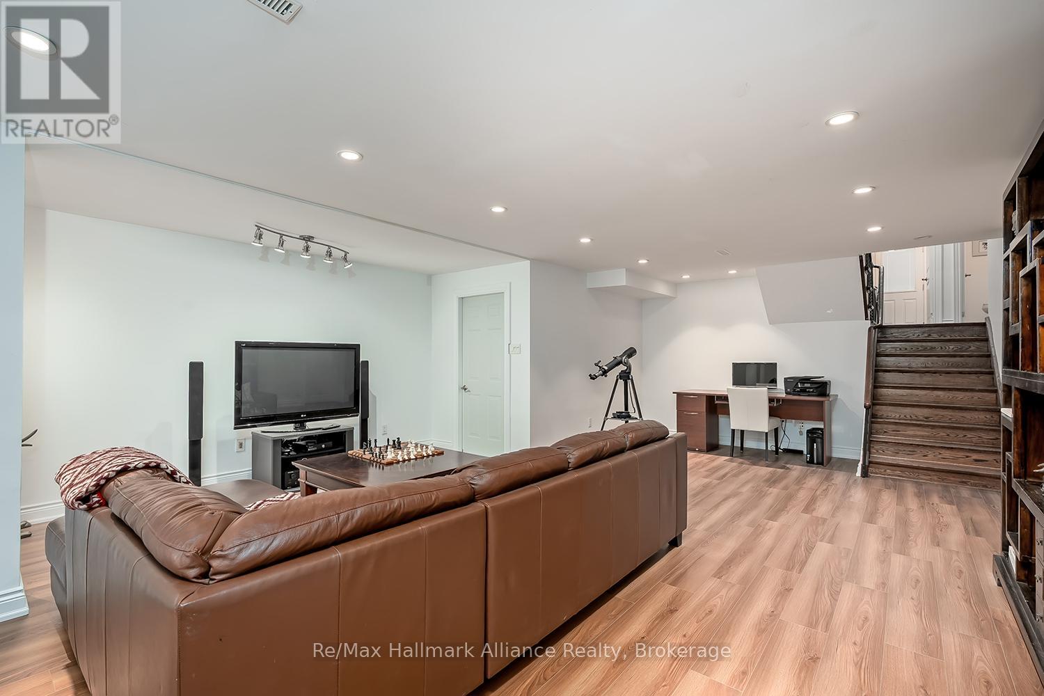 8 Silverthorne Bush Drive, Toronto, Ontario  M9C 2X5 - Photo 34 - W12928376