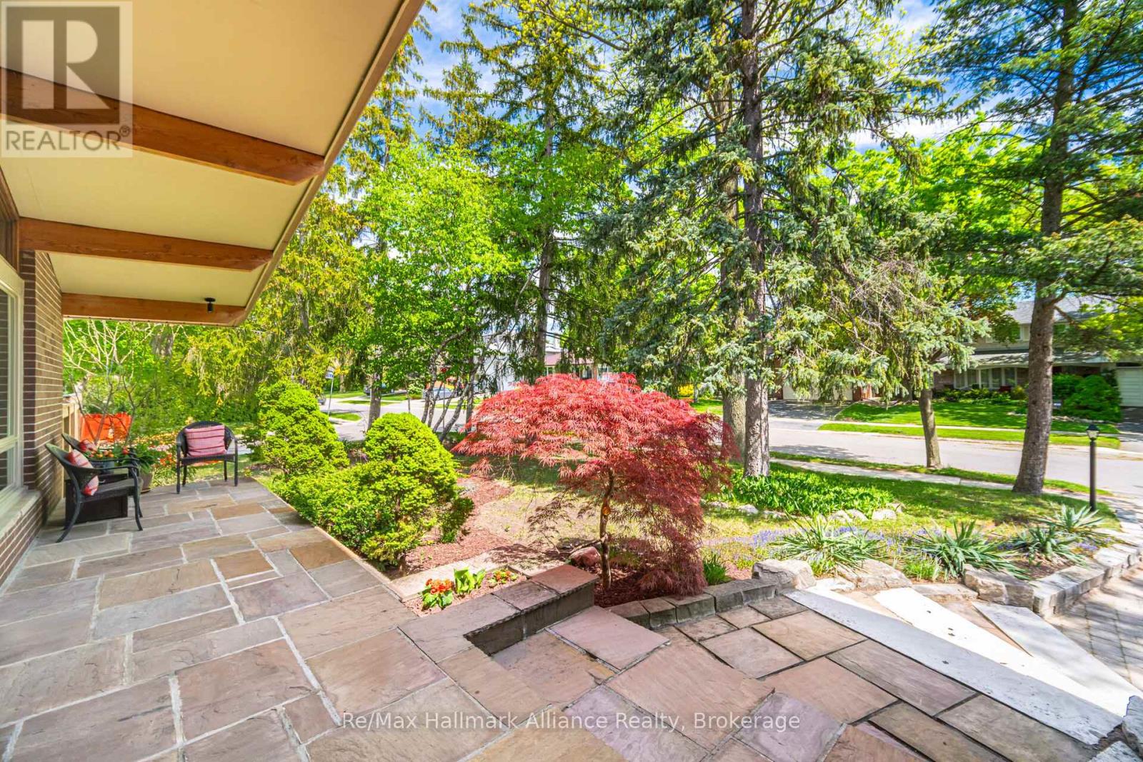 8 Silverthorne Bush Drive, Toronto, Ontario  M9C 2X5 - Photo 4 - W12928376