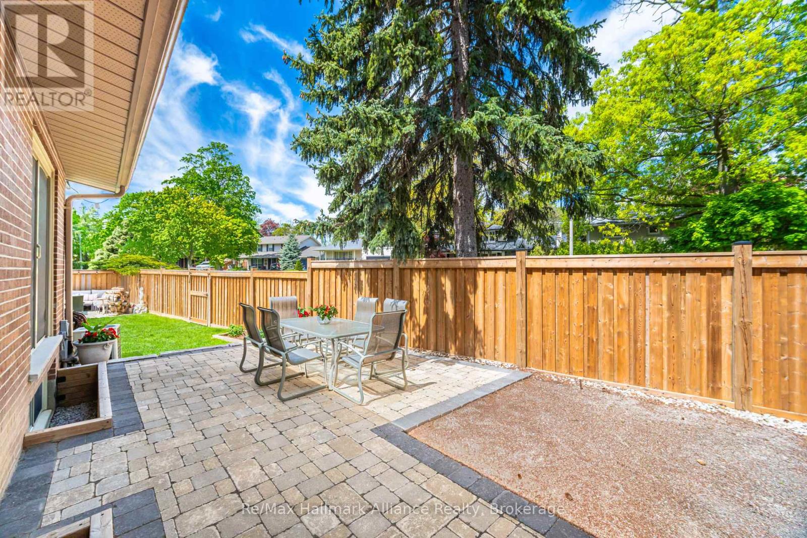 8 Silverthorne Bush Drive, Toronto, Ontario  M9C 2X5 - Photo 47 - W12928376