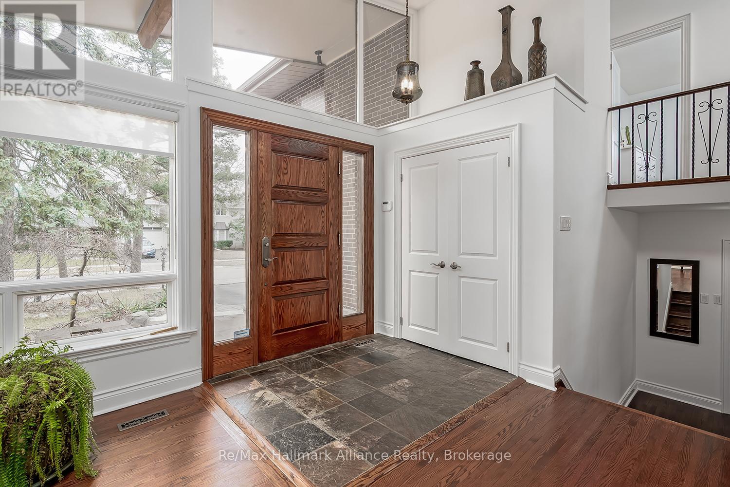 8 Silverthorne Bush Drive, Toronto, Ontario  M9C 2X5 - Photo 6 - W12928376