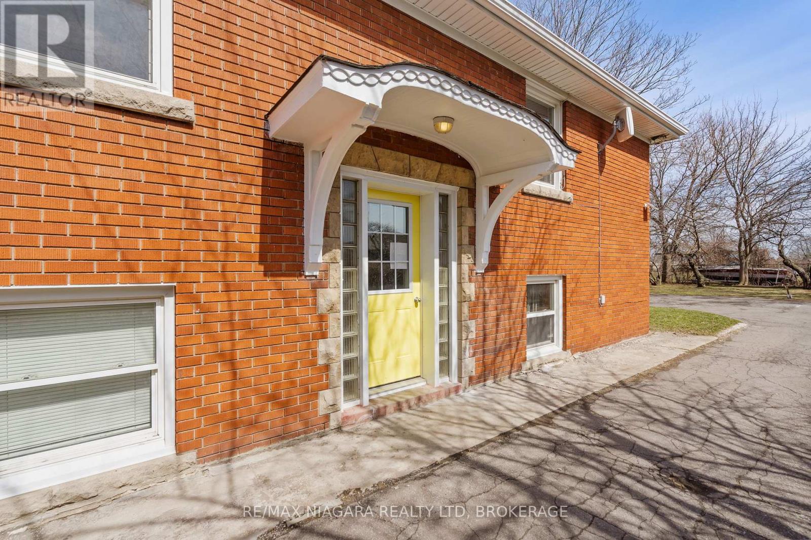 Unit #1 - 136 Haig Street, St. Catharines, Ontario  L2R 6L3 - Photo 2 - X12928276