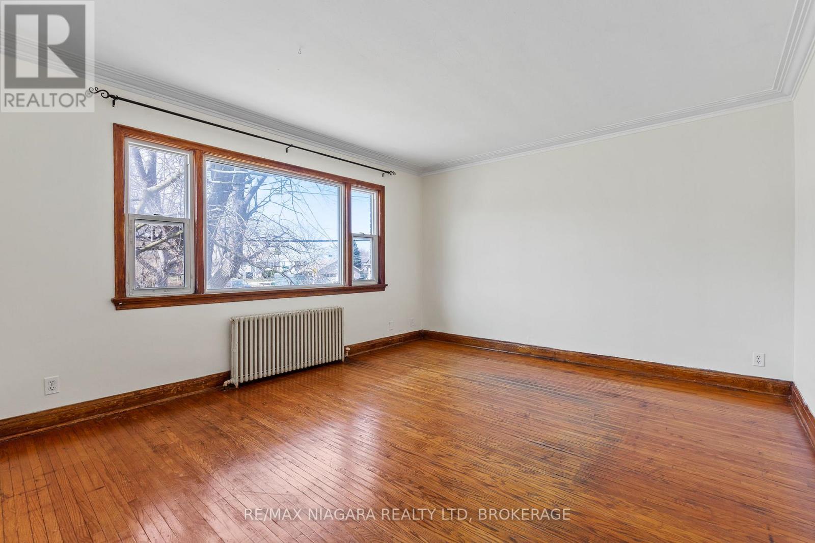 Unit #1 - 136 Haig Street, St. Catharines, Ontario  L2R 6L3 - Photo 4 - X12928276