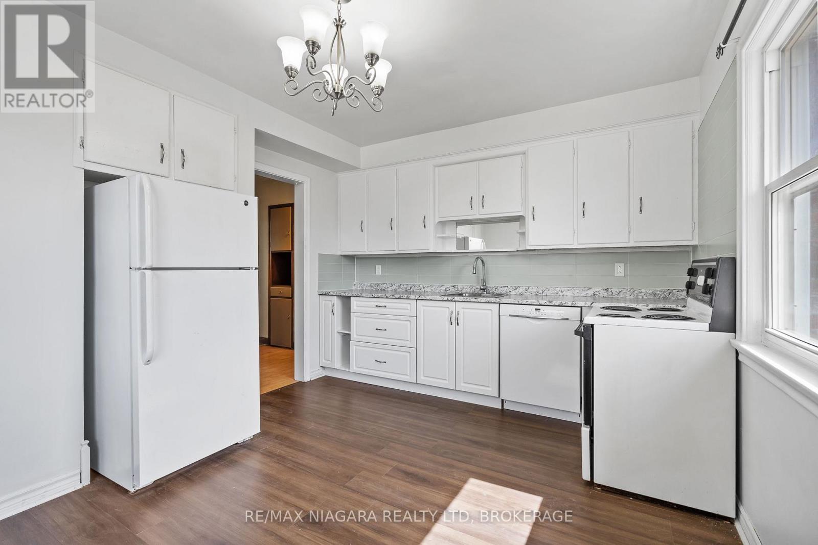 Unit #1 - 136 Haig Street, St. Catharines, Ontario  L2R 6L3 - Photo 6 - X12928276