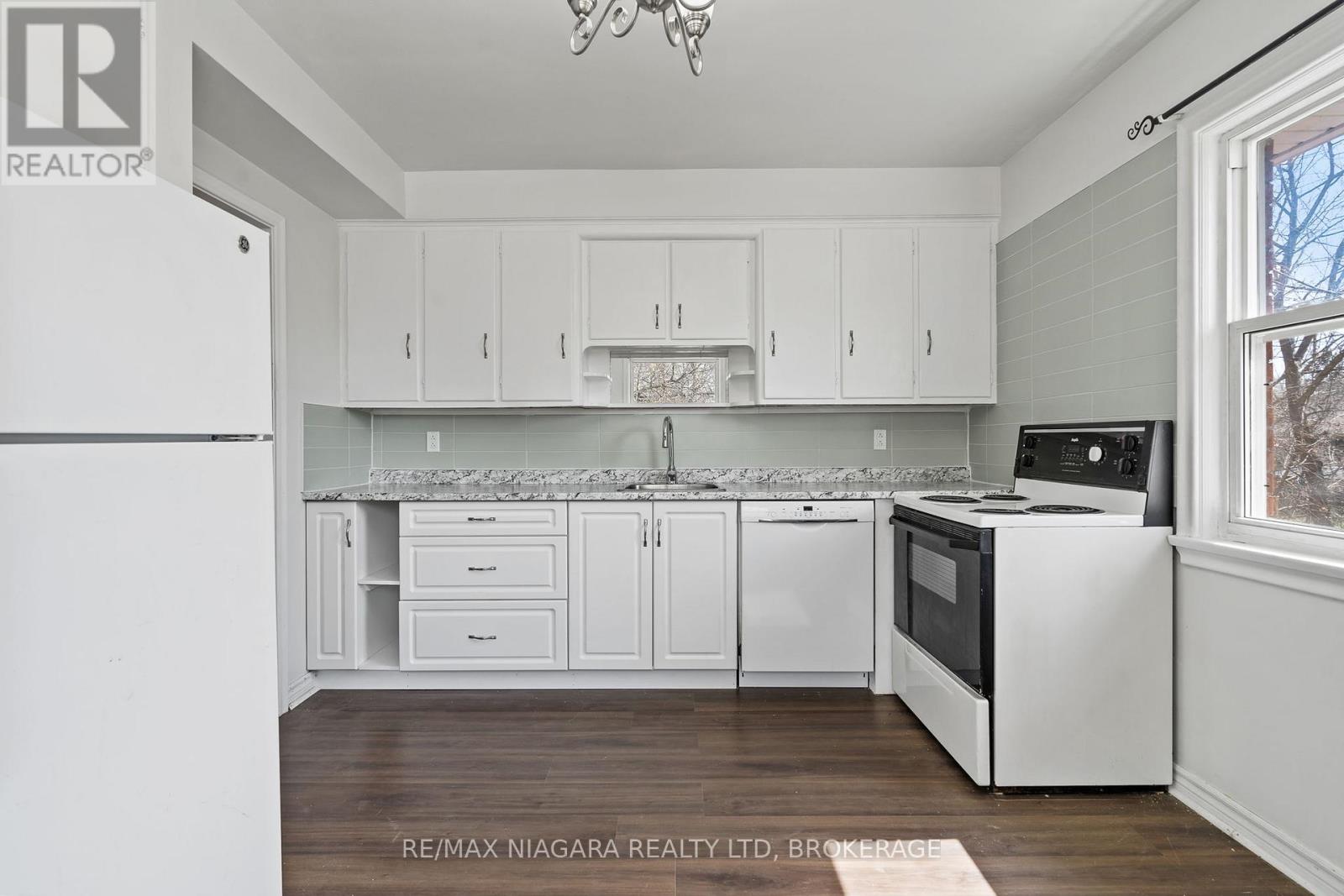 Unit #1 - 136 Haig Street, St. Catharines, Ontario  L2R 6L3 - Photo 7 - X12928276