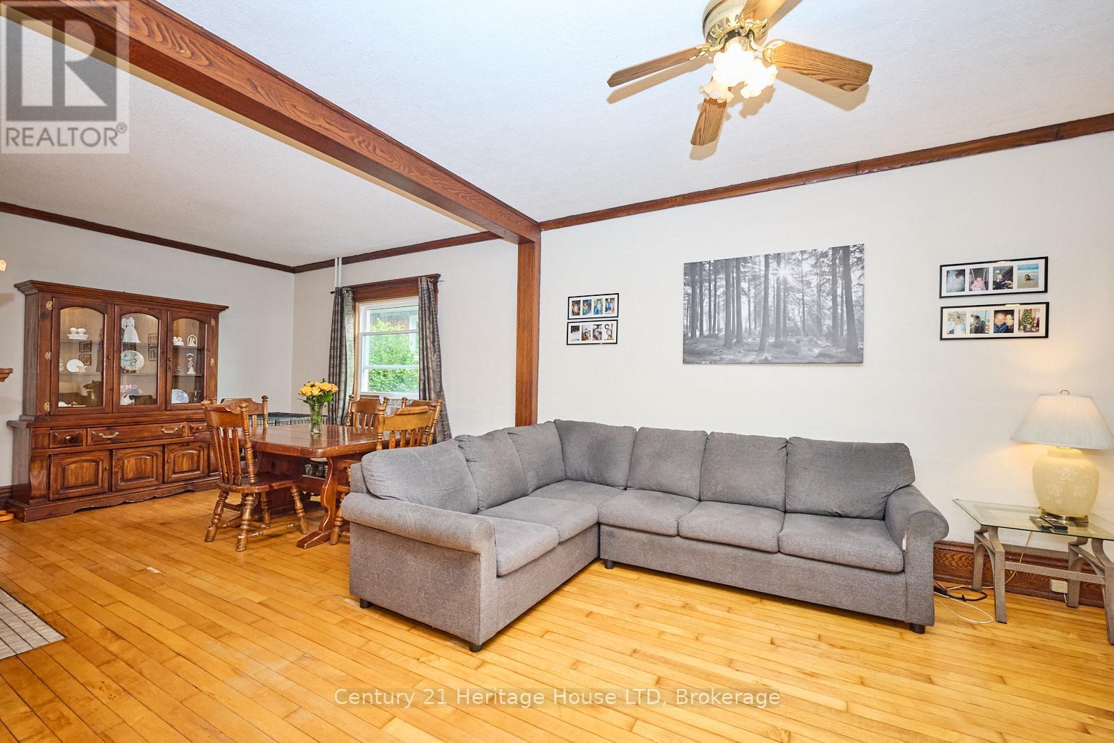 218 Phipps Street, Fort Erie, Ontario  L2A 2V5 - Photo 2 - X12928368